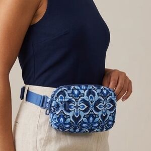 Beautiful Travel Vera Bradley Tropical Mini Belt Bag Raindrop Medallion NWOT